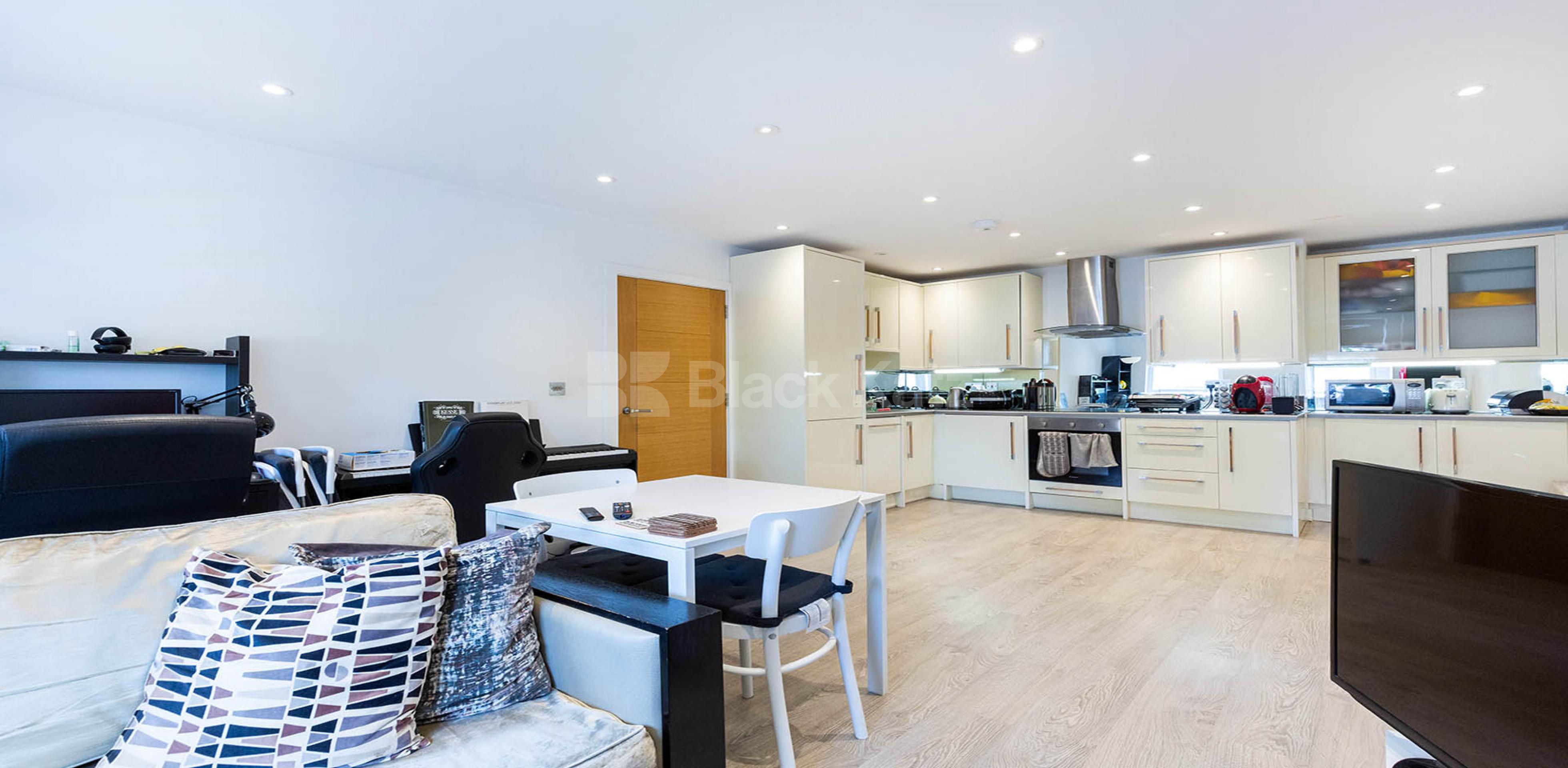 			STUNNING 1 BEDROOM APARTMENT, 1 Bedroom, 1 bath, 1 reception Flat			 Avenue Road, Seven Sisters-Harringay N15